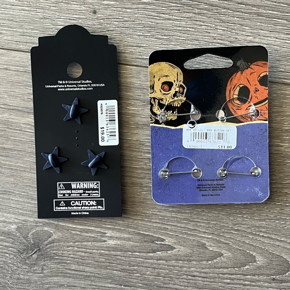 NWT Halloween Horror Nights Buttons and Pins - Picture 2 of 2